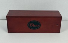 Scatola in legno blu solo per